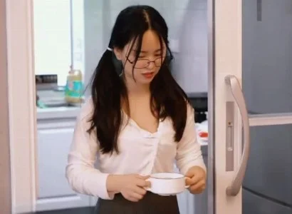 Người phụ nữ đã ly hôn cùng bạn học chịch